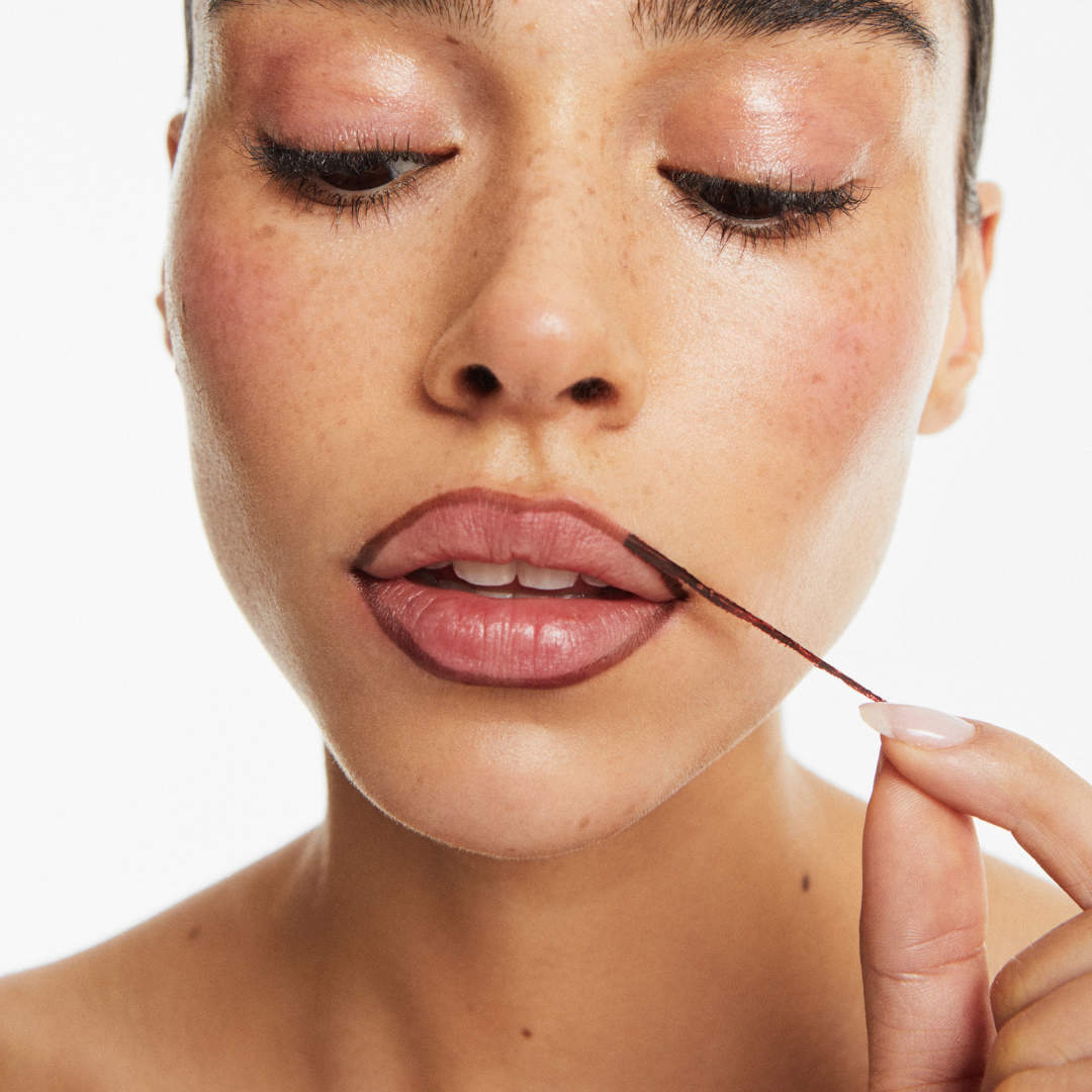 Peel-off Lip Stain — lifestyle photo | Smooche